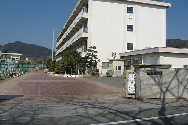 岩松中学校　徒歩16分（1217m）（約217m）