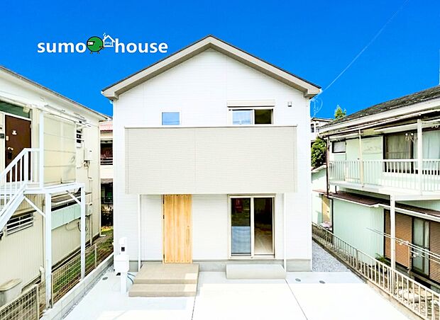 広いリビング・ダイニングがある新築一戸建ては、開放的で様々な楽しみ方ができます。家族が集まる中心となる場所で大きなテレビや家具を置いたり、コミュニケーションスペースとして活用できます。