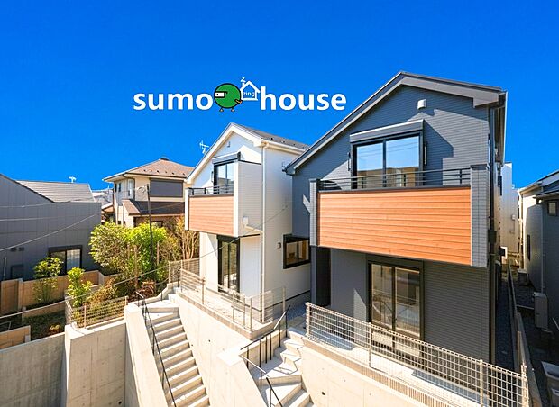 オープンでのびやかな空間を生み出す、こだわりの広がりとゆとり。家族と過ごす時間を大切にしたい方にぴったりの明るくゆとりある住空間です。窓からの日差しがリビングの隅々までしっかりと届きます！