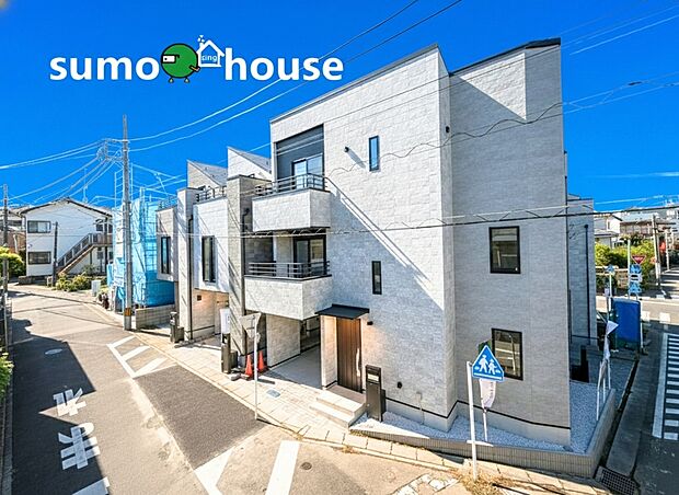 閑静な住宅地で子育て家族にピッタリ。毎日のお散歩も快適な緑に恵まれたエリアで、自然に包まれた穏やかな暮らしを実現するための、ゆとりある住環境が整っています。緑の潤いを感じながらホッと生活できそう。