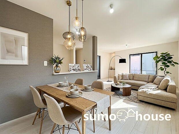 無駄のない間取りと開放的な視界が、実際の面積以上の広がりを感じさせ、自分好みのインテリアが映える上質な住空間を実現しています。(家具等はCGです)