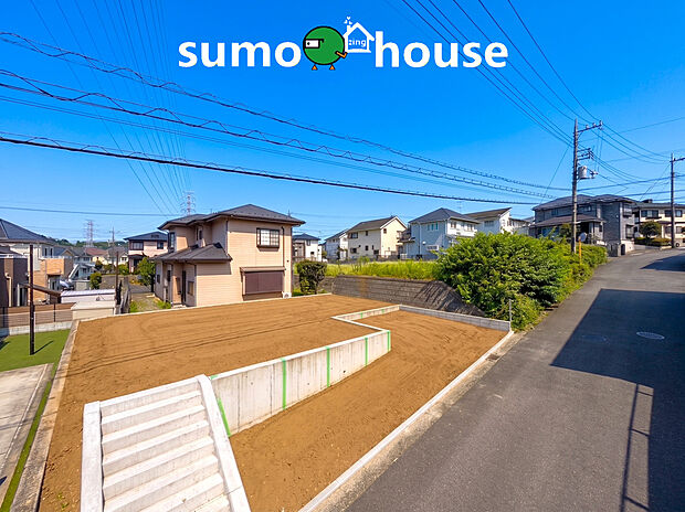 行きのある敷地形状を存分に活かし、南側に広々としたお庭やウッドデッキを設ける多彩なプランが可能です。周囲の美しい緑と調和した、あかね台ならではの潤いある豊かな暮らしをこの場所から新たに始めませんか。