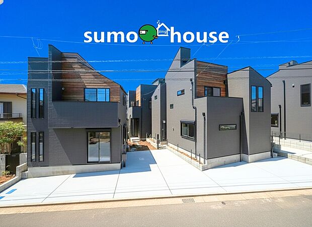 【洗練されたデザイン】閑静な住宅地に馴染む落ち着いた色合いの外観。長く愛着を持って住んで頂きたいからこそ飽きのこないシンプルな色目に仕上げました。外壁には耐久性・防汚性に優れたサイディング材を使用しております！