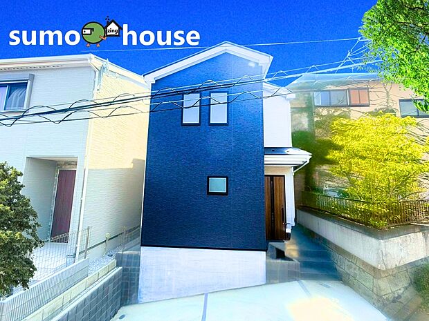 【洗練されたデザイン】まるで一枚の絵画のように、建築そのものが芸術となる住まい。最高峰のデザイナーズ住宅は、素材・空間・光の三位一体によって生み出される静謐と力強さを併せ持つ存在です。