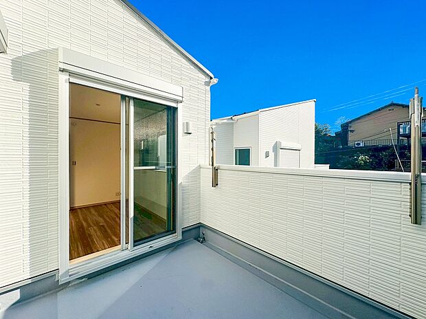 【落ち着いた住環境】毎日のお散歩も快適な緑に恵まれた閑静な住宅地は、伸び伸びスローライフを叶えてくれます。自然豊富な季節の移ろいを身近に感じられる環境で子育てすれば、お子様もきっと素直に成長してくれるはずです！