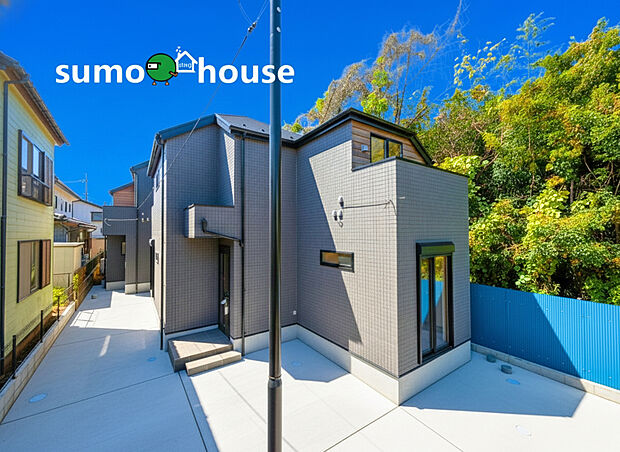 【洗練されたデザイン】まるで一枚の絵画のように、建築そのものが芸術となる住まい。最高峰のデザイナーズ住宅は、素材・空間・光の三位一体によって生み出される静謐と力強さを併せ持つ存在です。