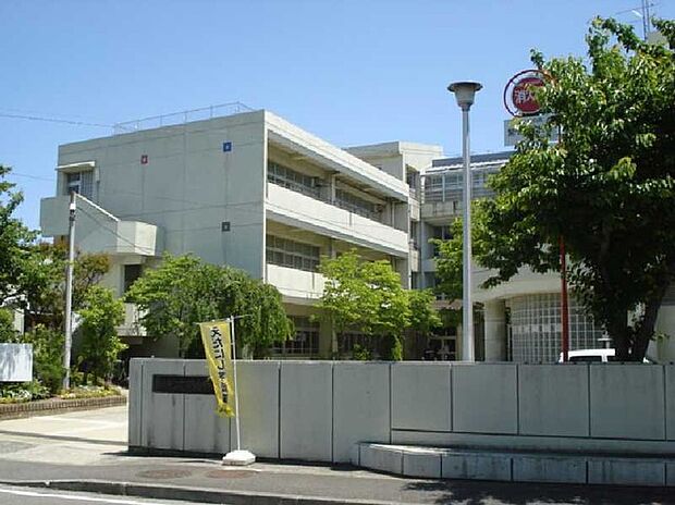 横浜市立荏田西小学校（約600m）