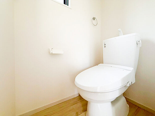 【ウォシュレットトイレ】シンプルなデザイン、省エネ機能で快適な使い心地。お掃除もラクラクな一体型トイレです。