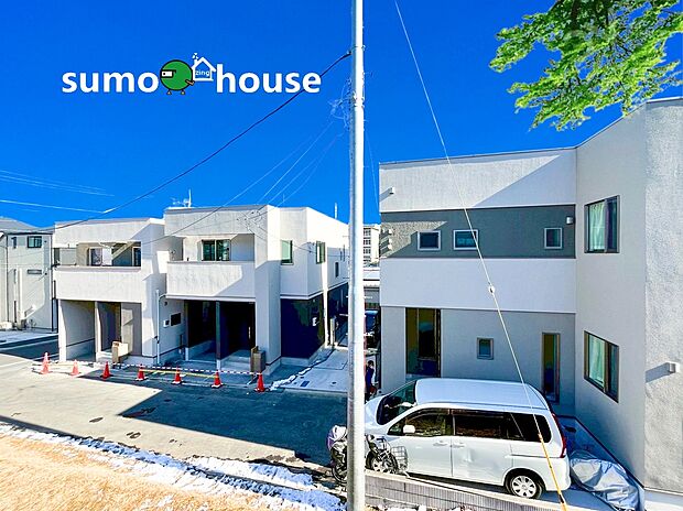 【洗練されたデザイン】深く豊かな緑と爽快な青い空を感じる、まるで杜の中に暮らすような心地よさを存分に堪能いただける邸宅です。最高グレードの設備仕様が標準装備の新築住宅で快適で便利な生活をお送り頂ける一品です。