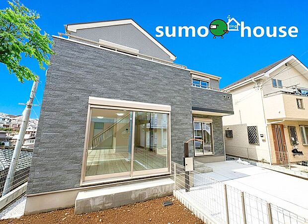 【洗練されたデザインの地震に強い家】住宅性能において国のお墨付きが得られたことの証明となる性能評価を取得した住宅です！高い耐震性能に加えて、耐熱に関しても最高等級を標準取得しており、安心して快適に暮らしていけるワンランク上の建物です。