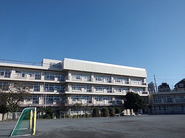 横浜市立市ケ尾小学校(約620m)