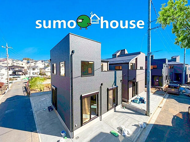 【落ち着いた住環境】優れたデザイン性と、安心のサポート体制を兼ね備えた価値ある新築分譲住宅。10年間のコールサービスや初期のメンテナンスフリーなど、ご購入後の暮らしの「安心」までしっかりとデザインされた頼もしいお家。