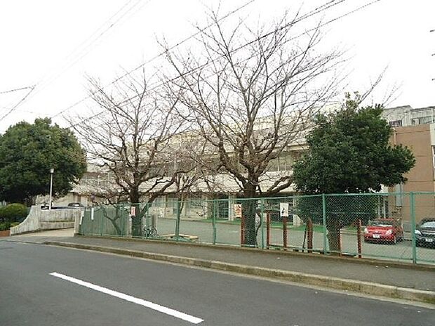 横浜市立緑が丘中学校(約600m)