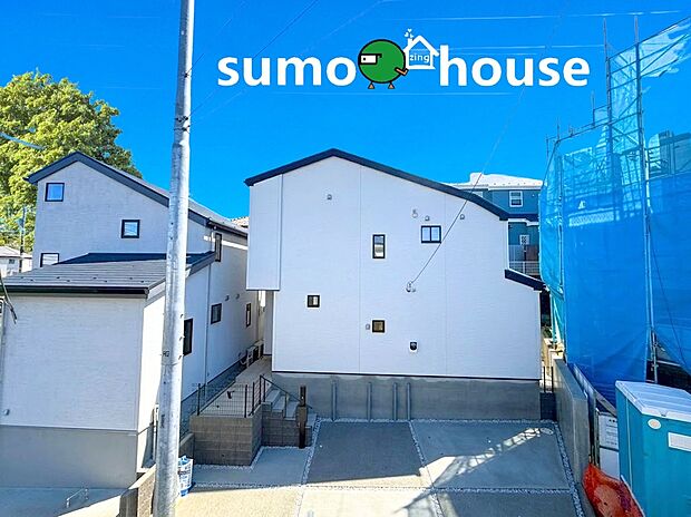 【洗練されたデザイン】まるで一枚の絵画のように、建築そのものが芸術となる住まい。最高峰のデザイナーズ住宅は、素材・空間・光の三位一体によって生み出される静謐と力強さを併せ持つ存在です。