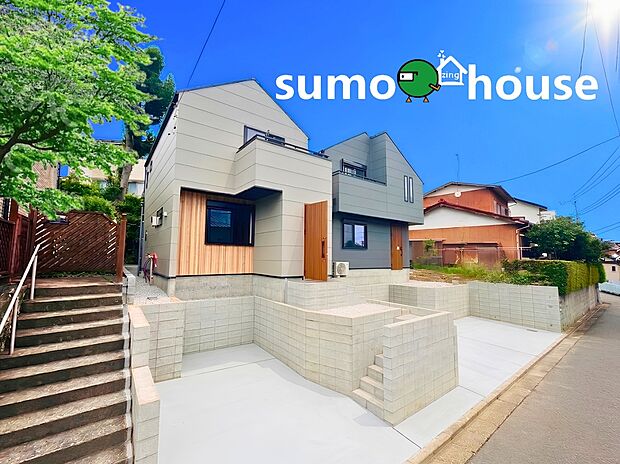 【洗練されたデザイン住宅】外観はモダンな印象を与えるスタイリッシュなデザインが魅力です。断熱性や気密性に配慮した造りとなっており、一年を通して快適な室温を保ちやすいため、ご家族全員が毎日健康的で心地よくお過ごしいただけます。
