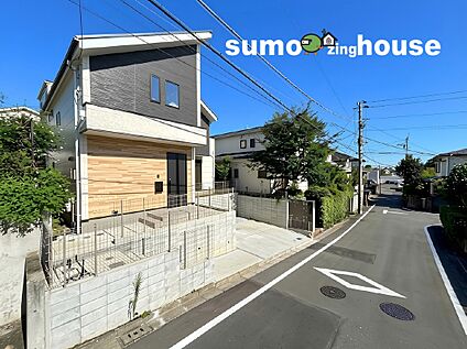 駐車並列2台可能なゆとりをもつ新築デザイナーズ住宅