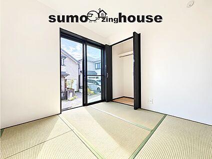 ゆったり落ち着ける洋和室を完備