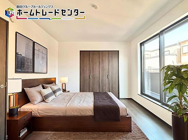 【居室】
バーチャルにて家具を配置♪全居室に収納を完備しておりますので、いつでもお部屋をすっきりとお使い頂けそうです。自分好みのインテリアやレイアウトを考えるのも楽しみです。