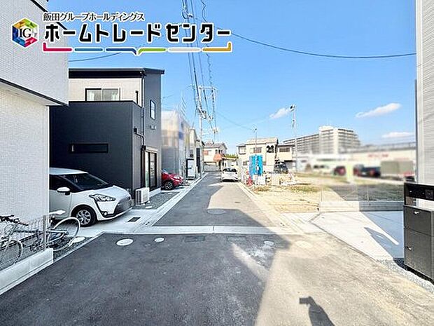戸建のメリットは何といってもゆったり建っていること。車や自転車などおうちから出てすぐに使用可能♪