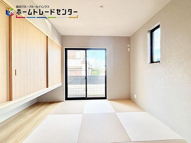 1部屋はあったら嬉しい畳スペース。赤ちゃんを寝かせたり、ご両親さんのお泊り部屋だったりジャングルジムを置いたりと用途は多数♪