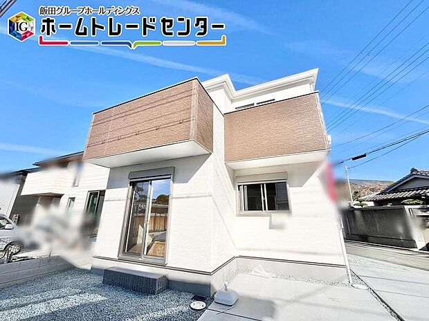 【現地外観写真】
南海本線「諏訪ノ森」駅まで徒歩８分の立地！全棟駐車スペース２台♪