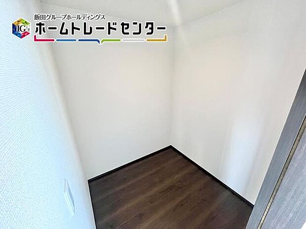 【収納】収納力豊富なウォークインクローゼットを設置。洋服や小物類など、目的に応じてすっきり美しい収納を実現します。

