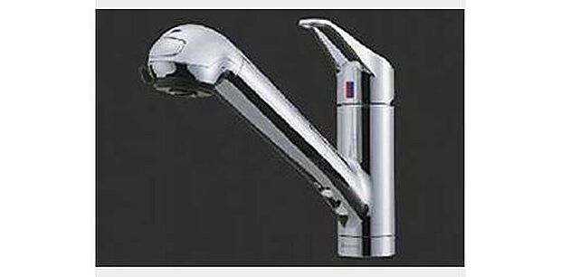 【浄水器内蔵型ハンドシャワー】キッチンの水栓は、いつでも美味しい水が飲める浄水器内蔵型。シングルレバーで、吐水・止水も温水の温度調整も簡単です。また、シンクの隅々までラクに流すことができるシャワー機能も装備しています（同仕様）

