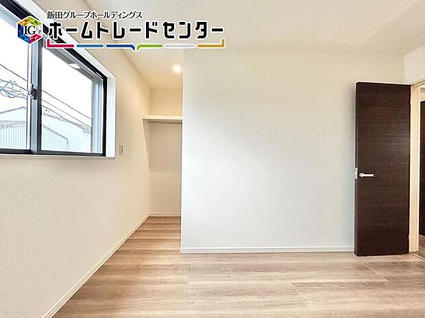 【リビング以外の居室】居室に収納を完備しておりますので、いつでもお部屋をすっきりとお使いいただけそうです。