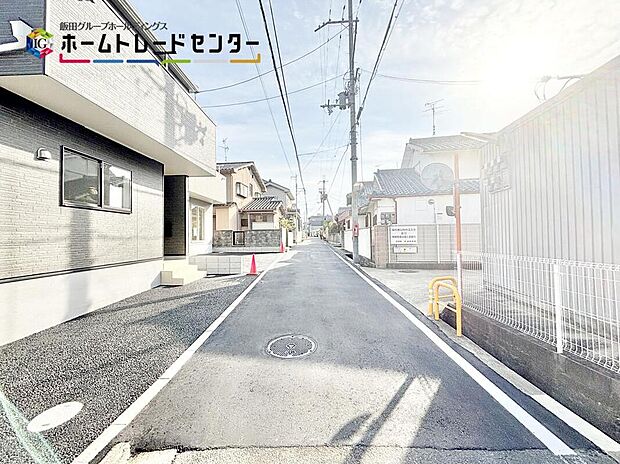 【前面道路含む現地写真】前面道路はスッキリしていて開放的♪
土日はもちろん、平日のお仕事帰りでも、ご見学可能です♪
