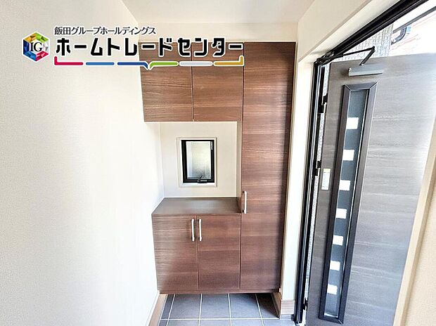 【玄関】玄関のシューズボックスは大容量で4人家族でも安心です！お客様を迎える玄関をいつもスッキリさせられます♪