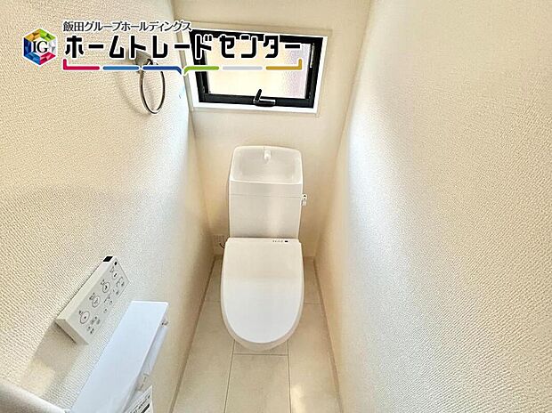 【トイレ】１階・２階と設置したトイレは、大家族には必須です。朝の渋滞がなくなりますね。