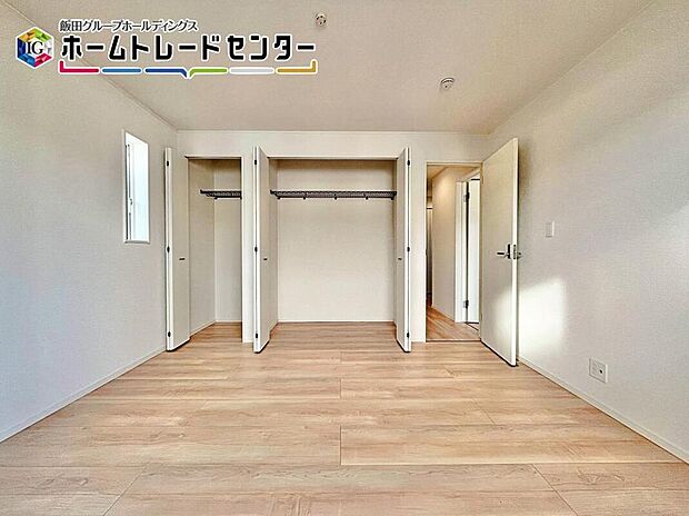 【リビング以外の居室】各室収納を完備して、タンス要らず♪マンションや賃貸と違って戸建は何といっても収納が多いのがメリット。