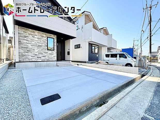 【駐車場】カースペースを２台確保！柱や壁がないので駐車もラクラク♪