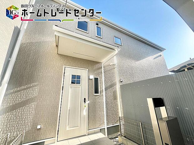 【【外観写真】】２号棟は後ろ側になります。敷地内は駐車２台可能なスペースあり！ちょっとプライベート感ありで玄人さん向きのお家♪