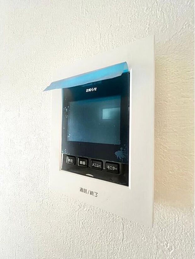 【【カラーモニターインターフォン】】訪問者を画像と音声で確認できる、防犯性に優れた安心のシステム。スッキリとしたデザインで、誰でも簡単に操作していただけます。