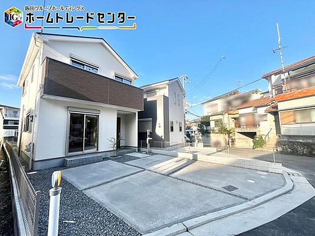 【現地外観写真】【堺市中区第4深阪】全４区画の分譲です！
全棟駐車スペース２台確保したゆとりのある敷地！１号棟完成しました！実際の室内をご覧ください♪
