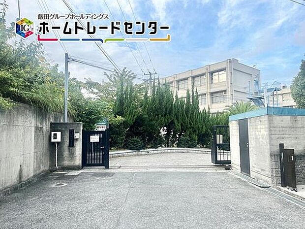 羽曳野市立峰塚中学校(約1,800m)