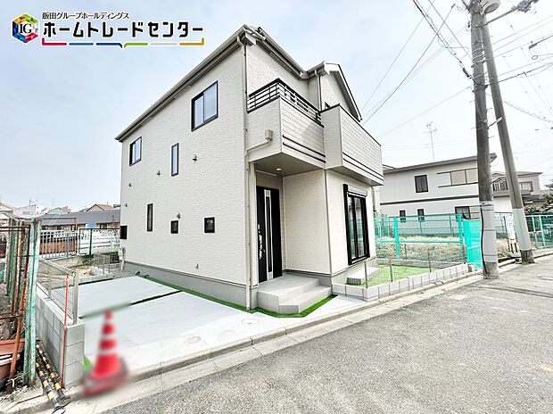 【現地外観写真】戸建のメリットは何といってもゆったり建っていること。車や自転車などおうちから出てすぐに使用可能♪