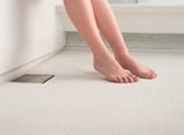 【クリーン床】浴室の床には乾きが速く、滑りにくいクリーン床を採用しています(同仕様)