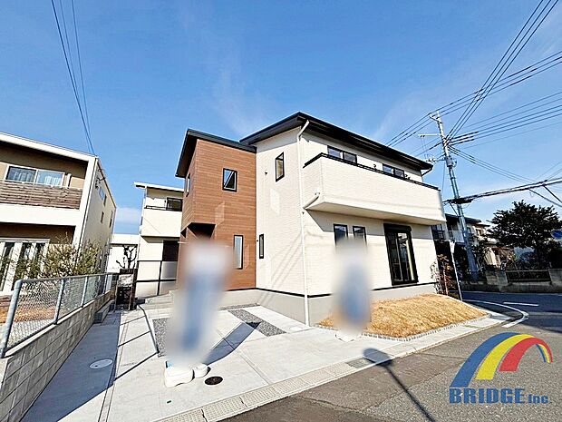 広々した敷地で駐車2台可能です。