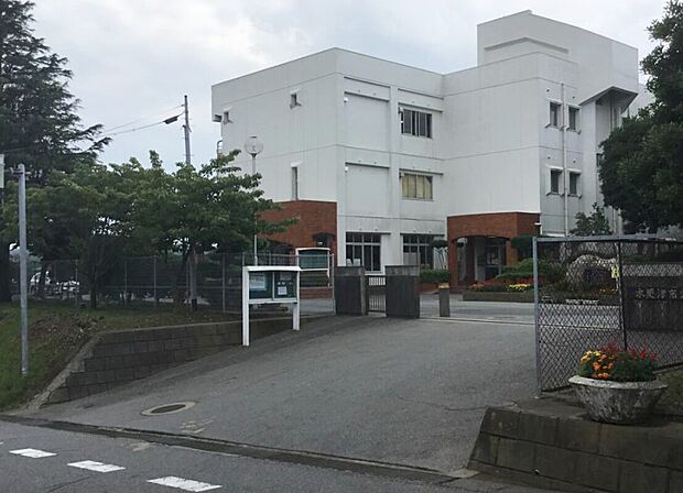 木更津市立太田中学校（約1,000m）