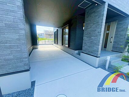 奥行きのあるガレージ完備(2号棟)