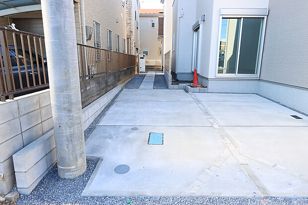 駐車場がある戸建を持つ最大のメリットは、駐車場代金を支払い続ける必要がないことです。賃貸住宅に住んでいる方が、戸建の購入を考えるきっかけに挙げることが多いようです。