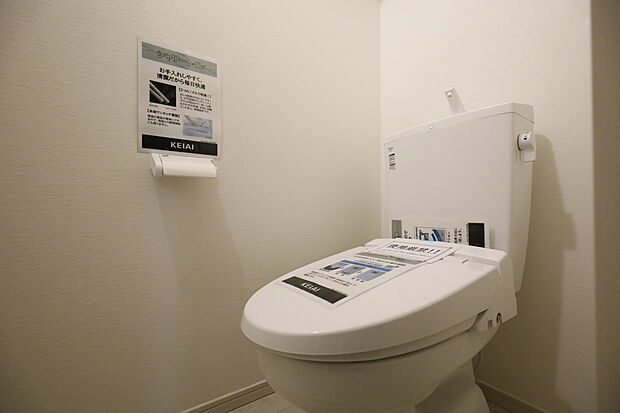 【節水タイプのトイレ2か所設置】一度使ってしまうと、その爽快さと清潔感でトイレットペーパーに戻れなくなる温水洗浄便座。紙よりも刺激が少なく肌にやさしいため、痔や敏感肌の方に特にうれしい機能です。