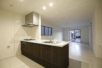 リビングにいるお子様と会話の出来るカウンターキッチン2号棟