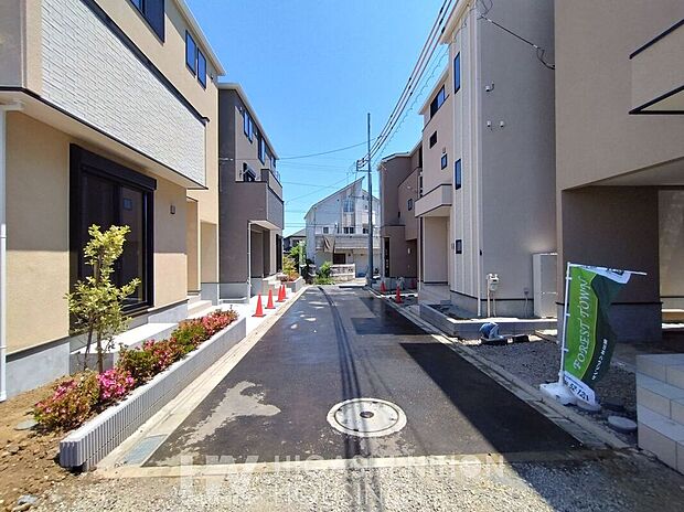 全5棟の新築分譲地ならではの整った街並みと安心感が魅力です。新しい住民同士でコミュニティを築きやすく、子育て世代にも嬉しい住環境が広がります。