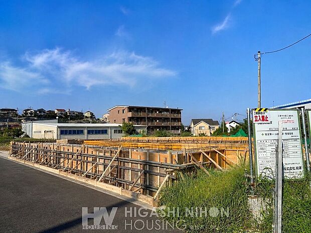 土地102m2超×建物103m2超のゆとりある全4邸。 建築中の今なら、完成後には見えにくくなる建物の工事過程もご覧いただけます。現地見学・資料請求などお気軽にお問い合わせください。