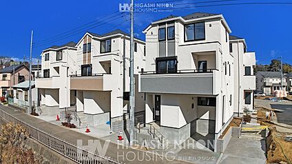 前面道路含む外観