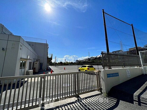 横浜市立美しが丘西小学校(約1,020m)