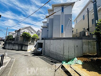 前面道路含む外観